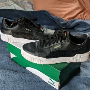 Women's size 9 puma shoes
